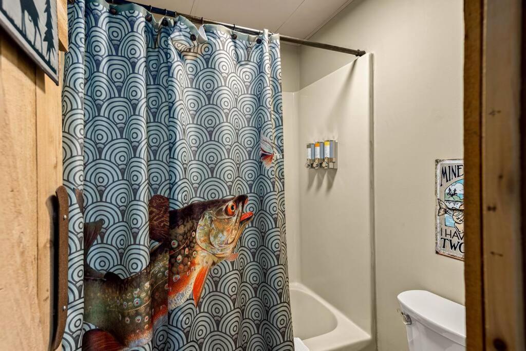 Stonegate Lodge 2 Queen Beds Wifi 50In Roku Tv Salt Water Pool Room #105 Eureka Springs Exterior photo